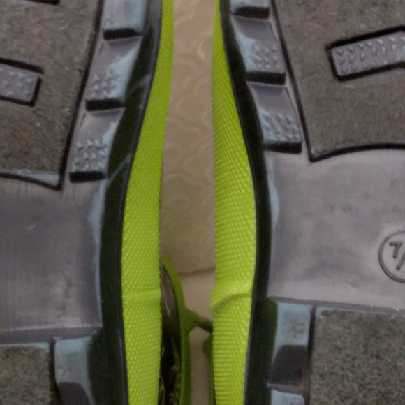 Lily and Dan black and lime green dinosaur fossil rainboots KIDS size 7/8 - Picture 7 of 7
